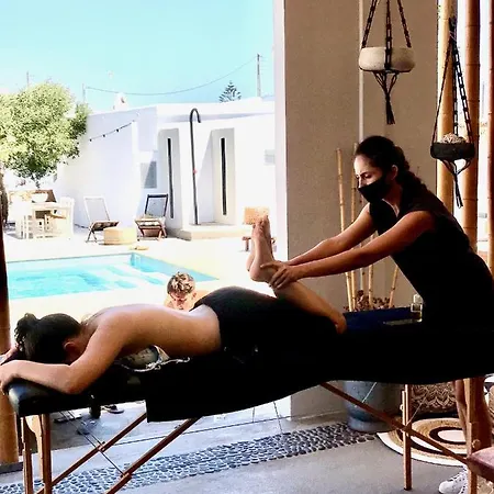 شقة White And Grey