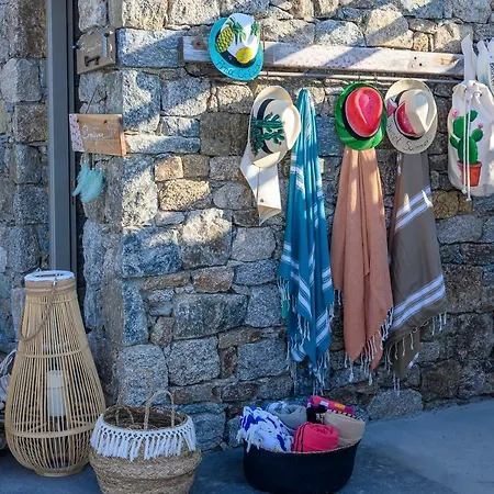 White And Grey شقة