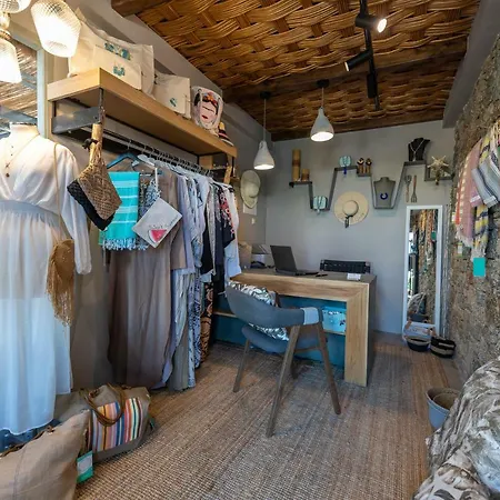 شقة White And Grey