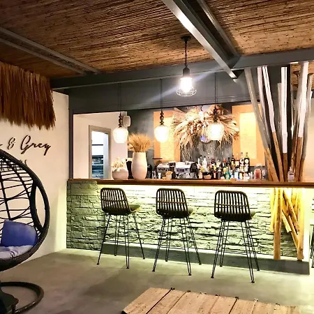 Apartmán White And Grey