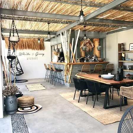 White And Grey Apartmán