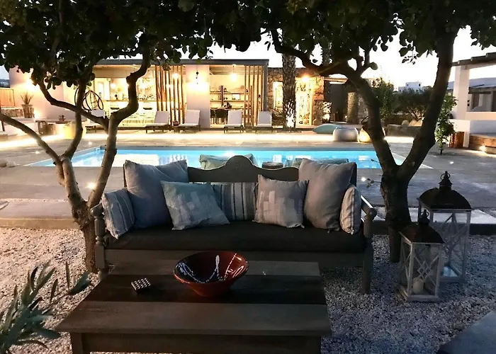 White And Grey * Mykonos Town