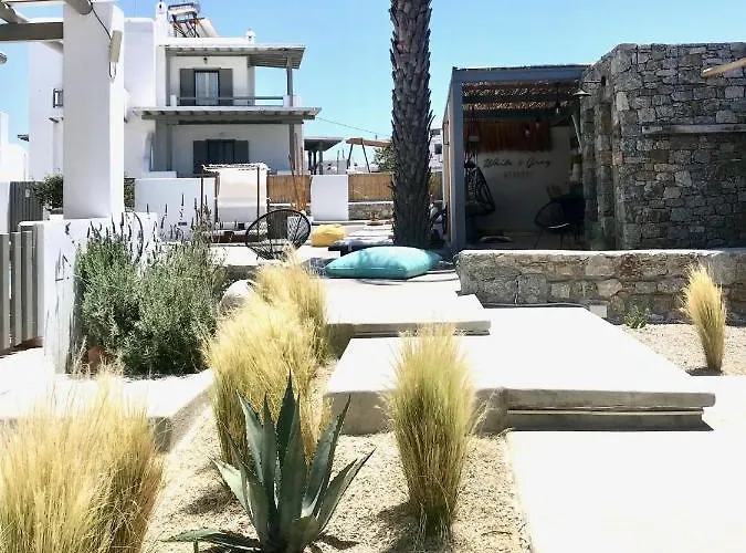 White And Grey * Mykonos Town